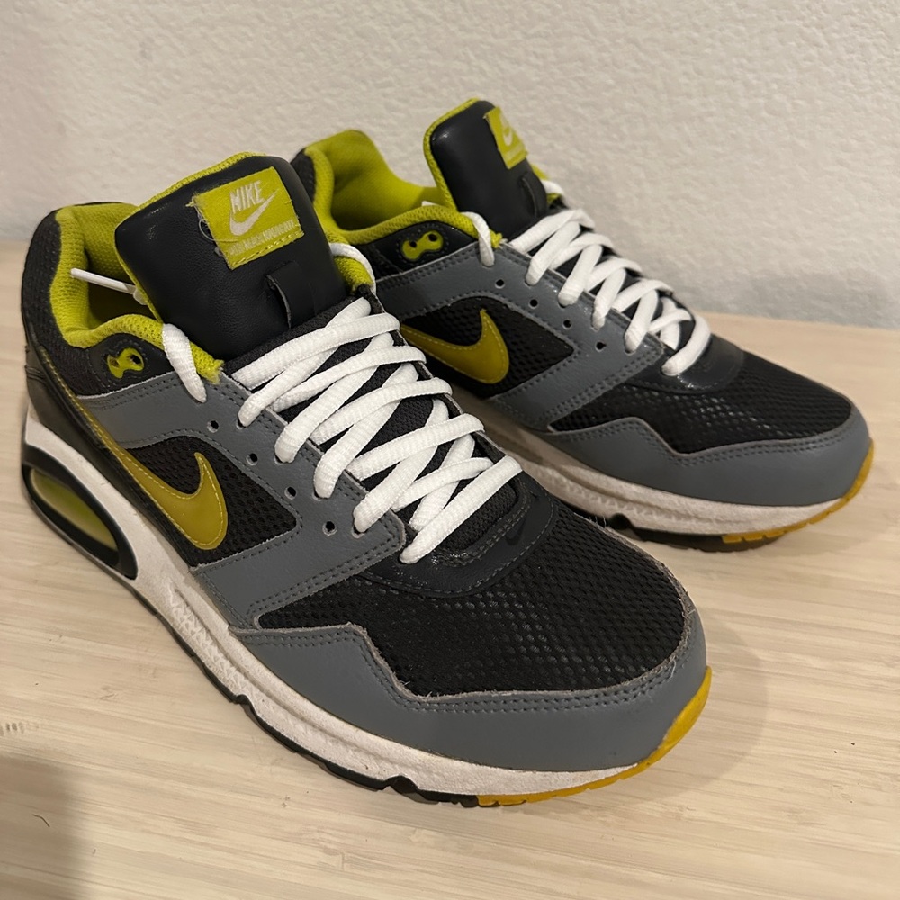 Nike Air Max Navigate GS Athletic Shoe Youth Boys Size 7 Black Yellow